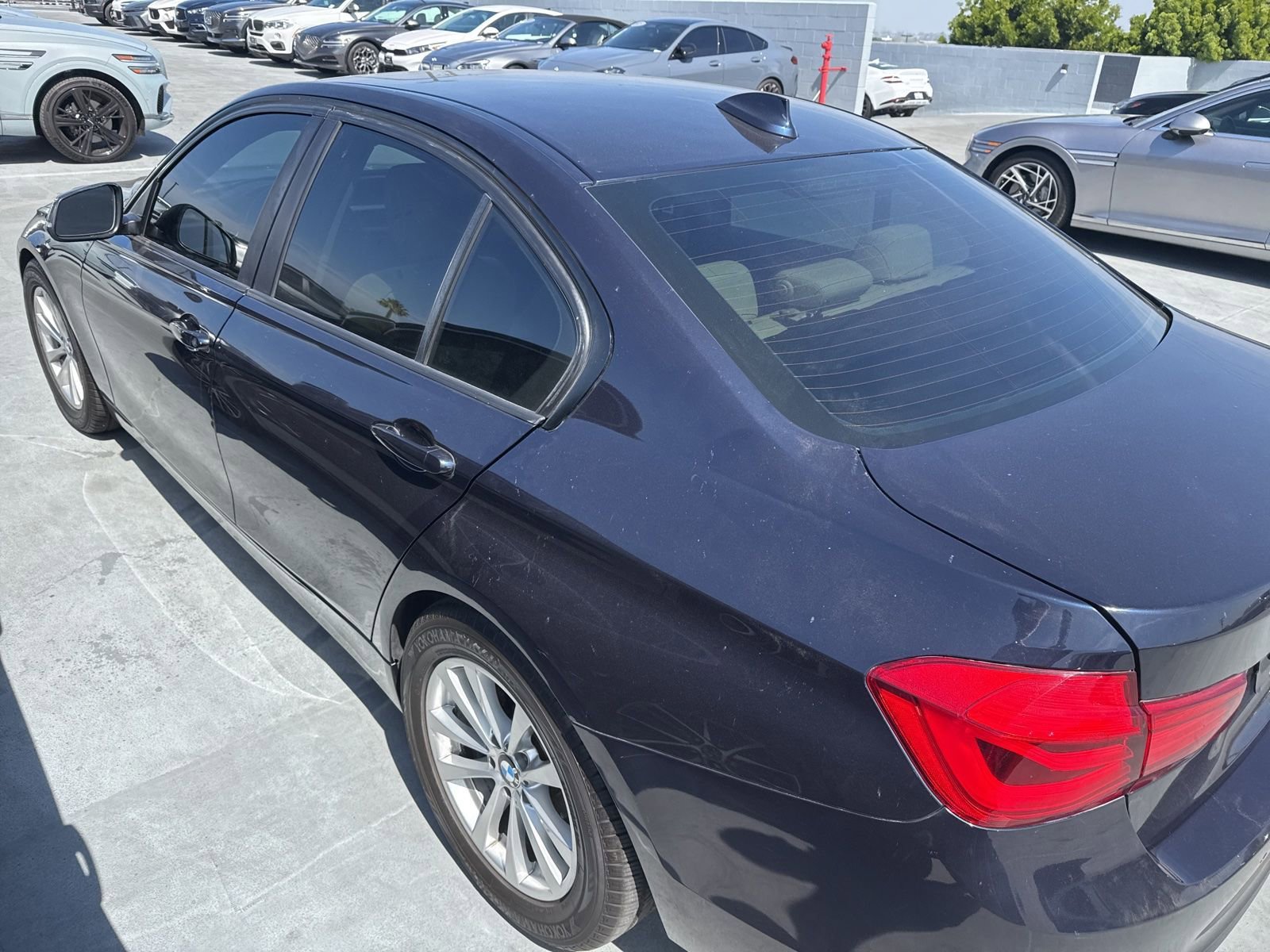 Used 2017 BMW 320i Sedan RWD image 7