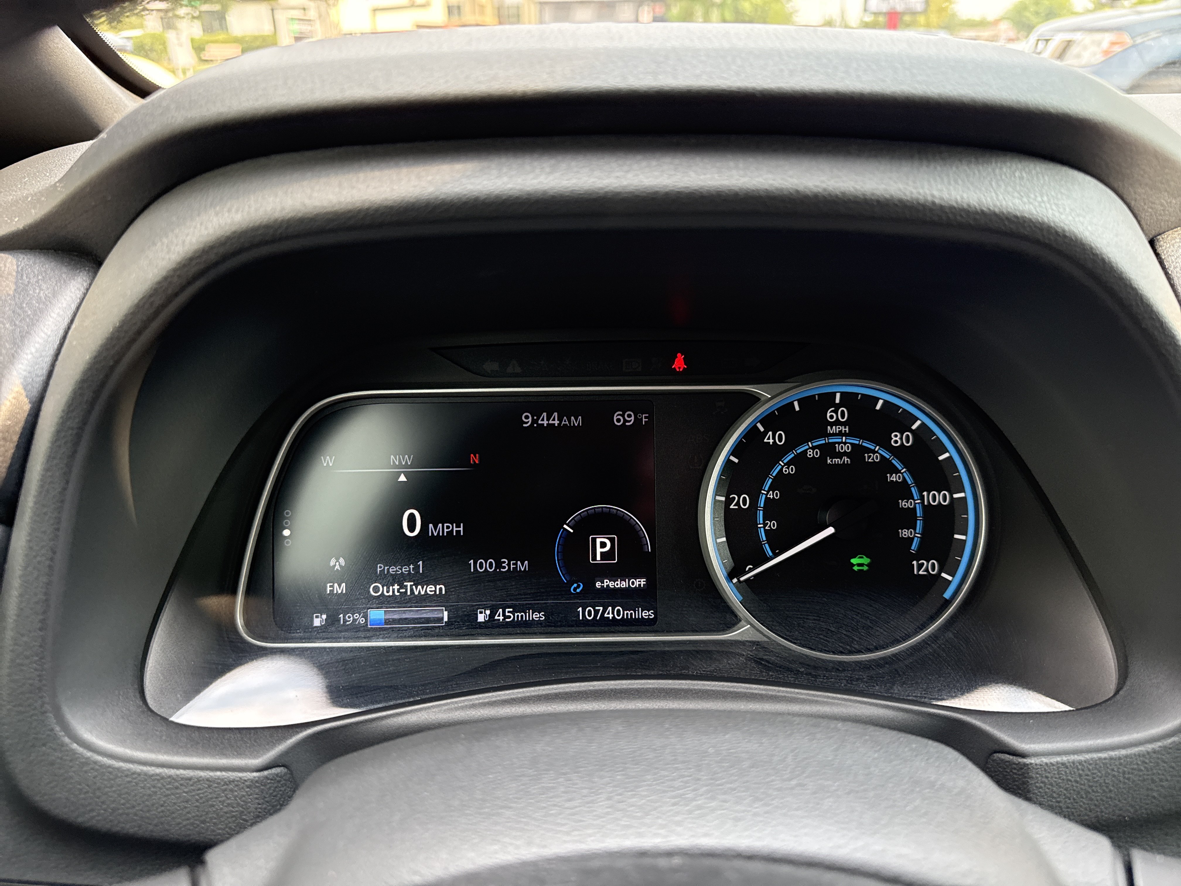 Certified 2025 Nissan Leaf SV Plus FWD image 3