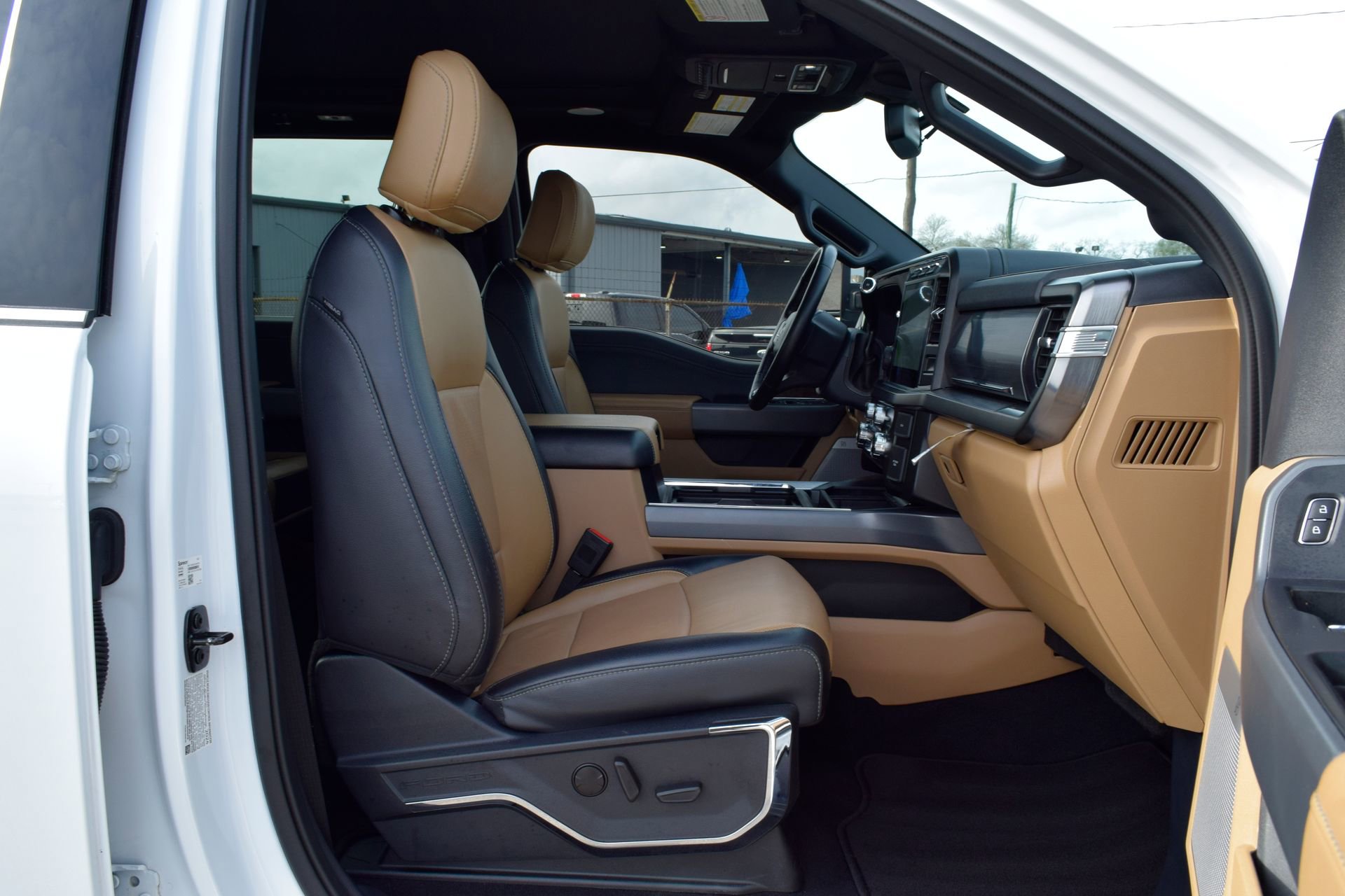 Used 2024 Ford F350 Lariat w/ Lariat Ultimate Package image 23