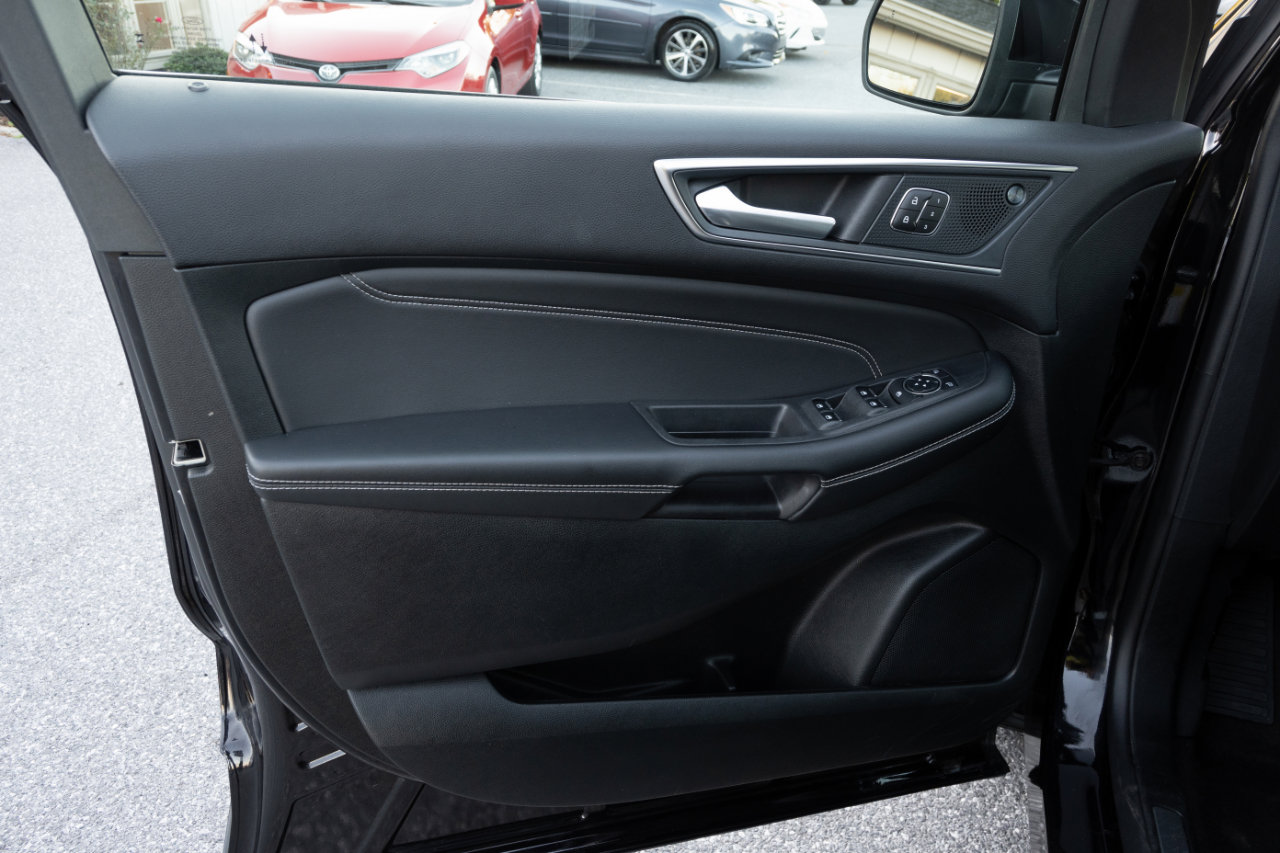 Used 2024 Ford Edge Titanium image 13