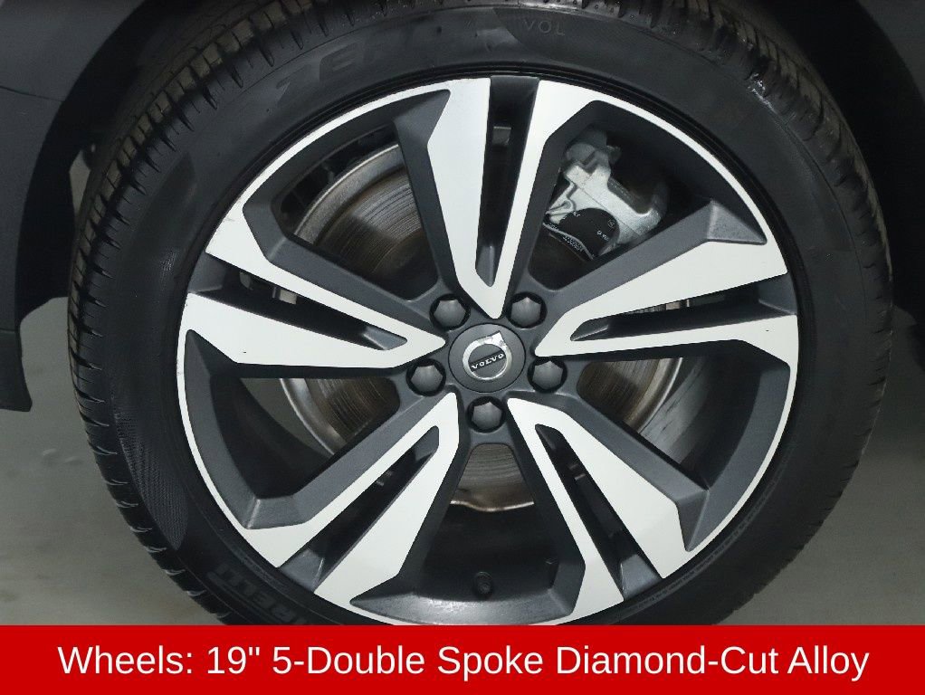 Used 2025 Volvo V60 B5 Cross Country Plus image 13