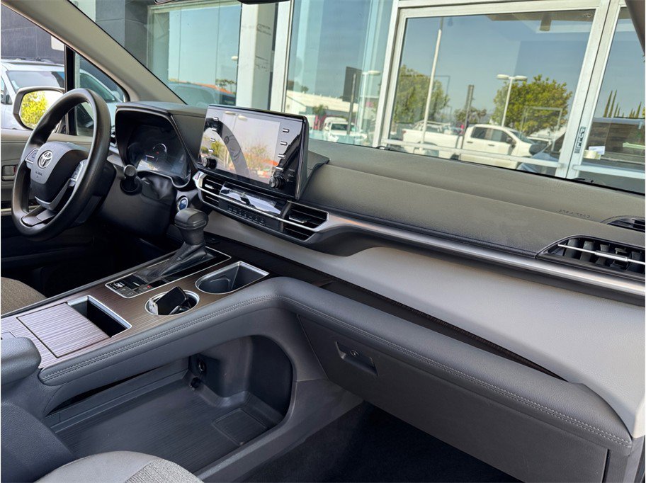 Used 2021 Toyota Sienna LE image 22
