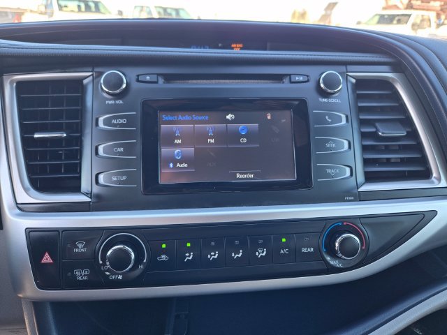 Used 2019 Toyota Highlander LE AWD/4WD image 15