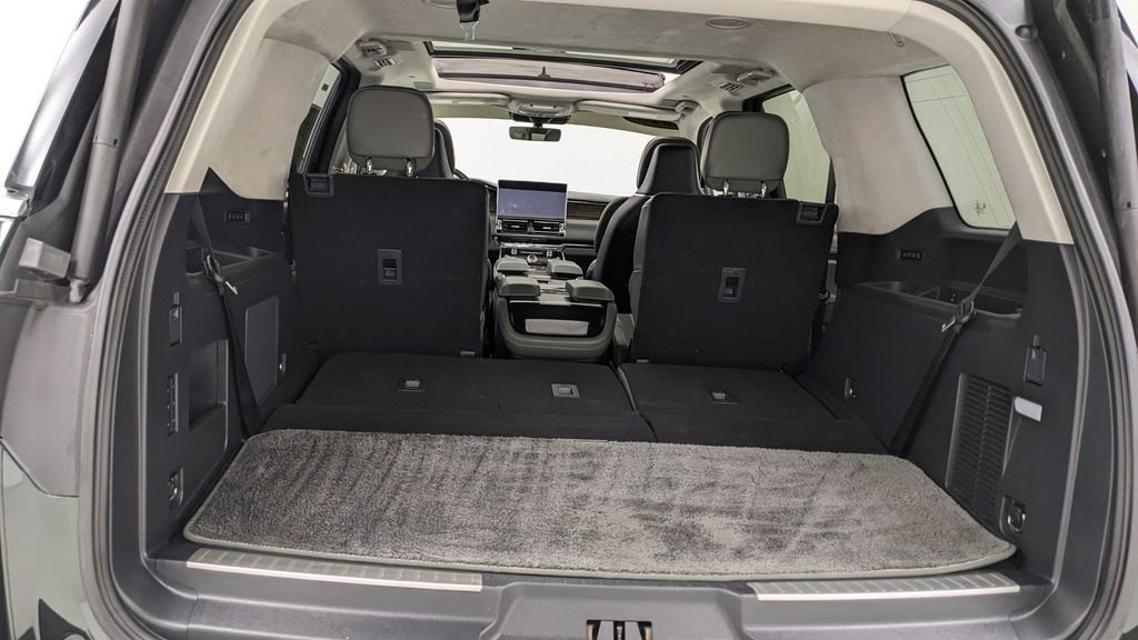 Used 2023 Lincoln Navigator Black Label image 9