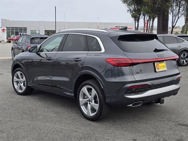 Used 2025 Audi Q5 Premium Plus w/ Premium Plus image 2