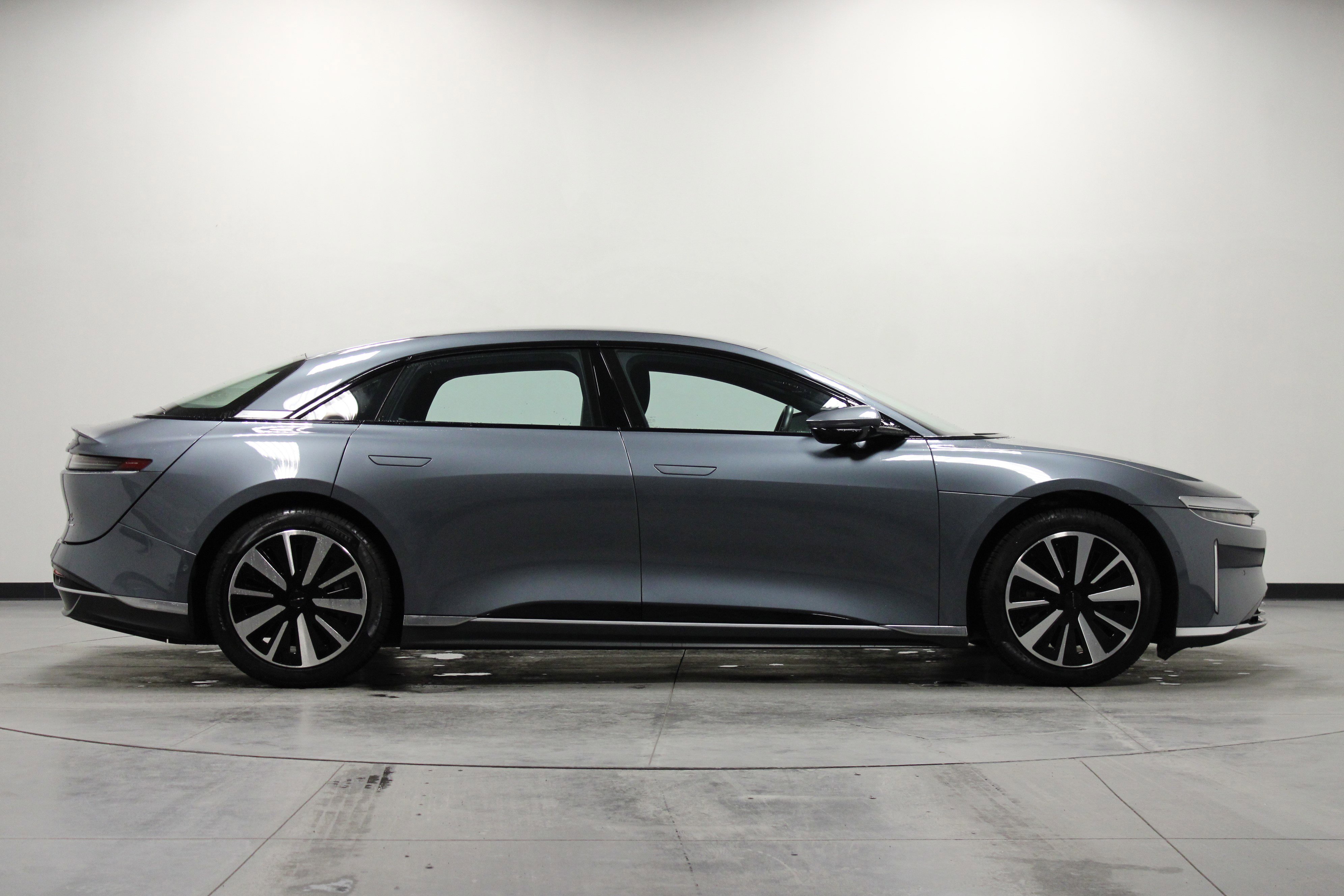 Used 2024 Lucid Air Touring image 3