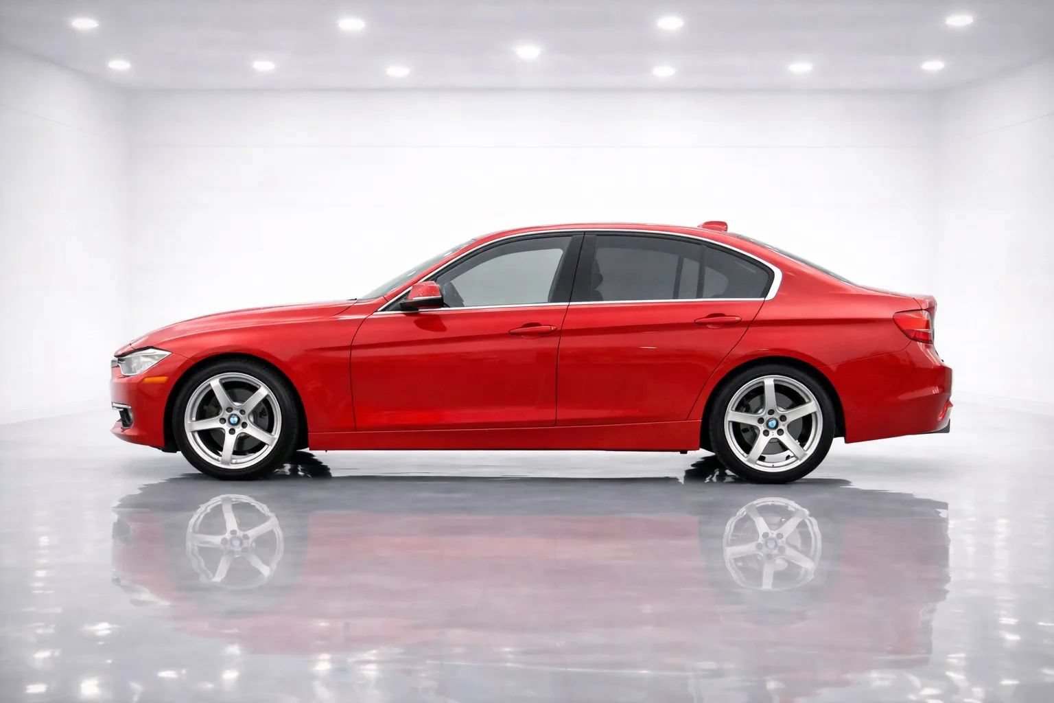 Used 2013 BMW ActiveHybrid 3 w/ Technology Pkg RWD image 2