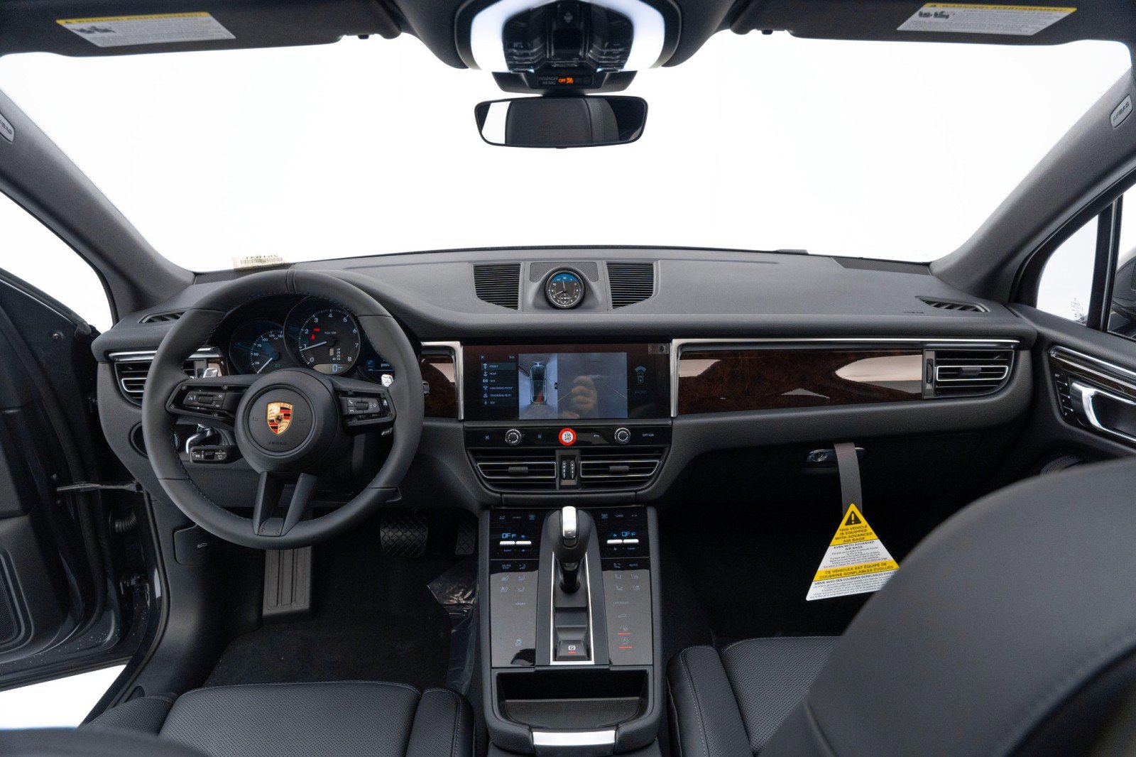 Certified 2025 Porsche Macan image 18