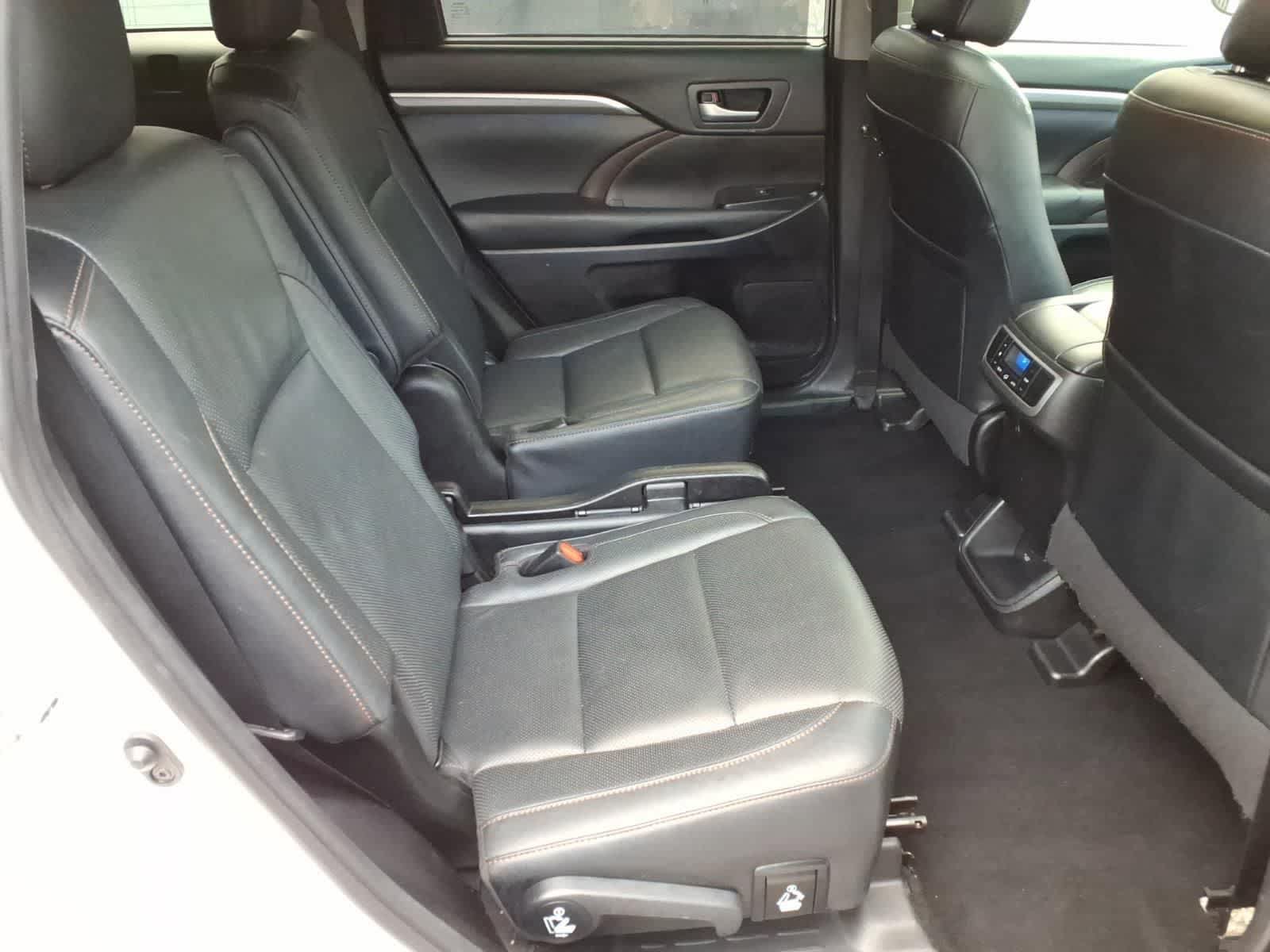 Used 2019 Toyota Highlander Limited FWD image 13