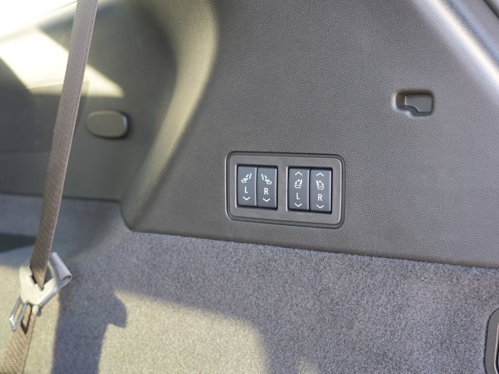 Used 2025 Cadillac XT6 Premium Luxury image 32