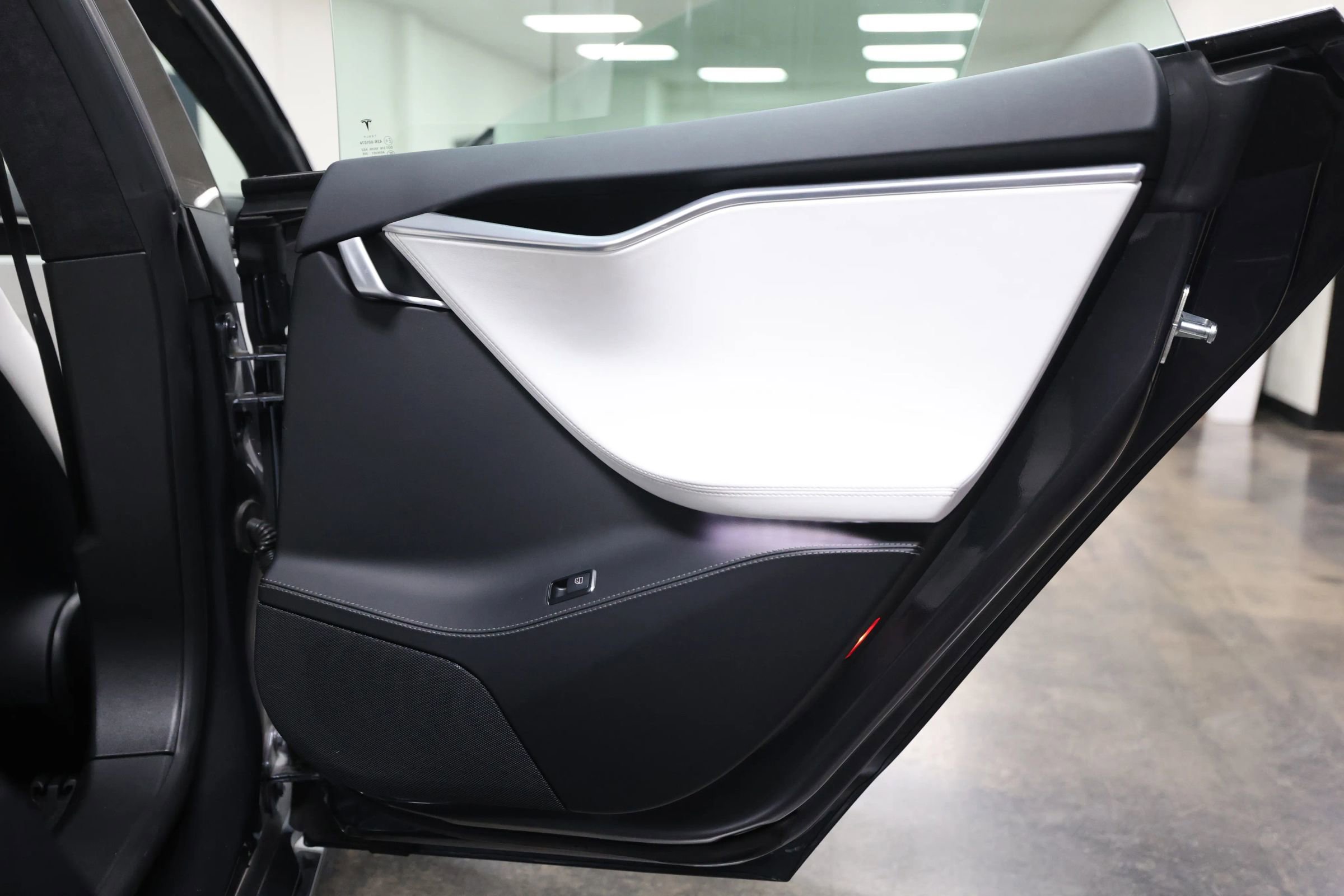 Used 2017 Tesla Model S 100D image 38