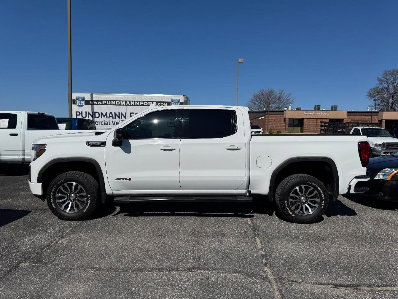 Used 2020 GMC Sierra 1500 AT4 w/ Off-Road Performance Package AWD/4WD image 3