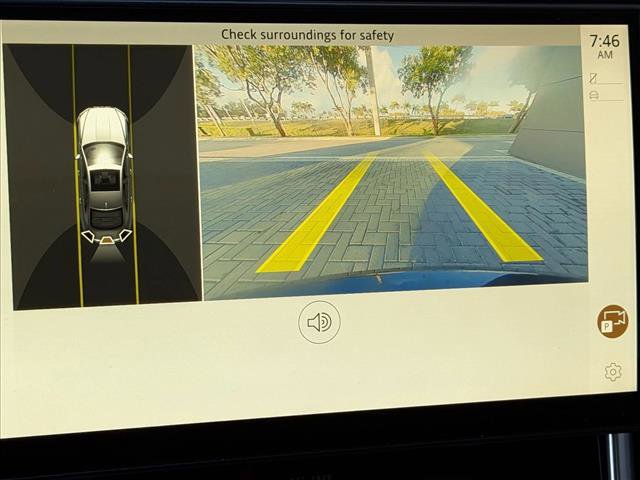 Used 2022 Jaguar XF SE image 11