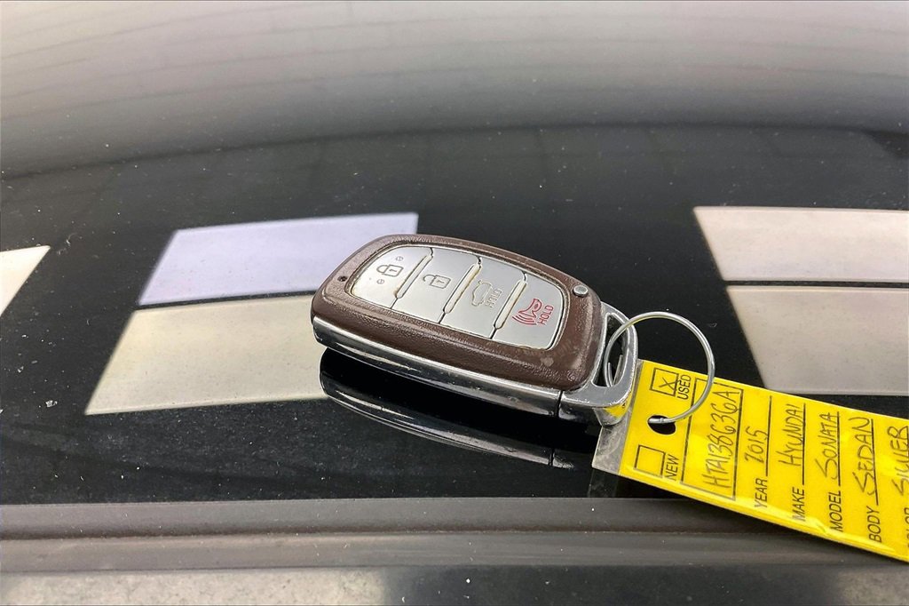 Used 2015 Hyundai Sonata Limited w/ Option Group 06 image 9