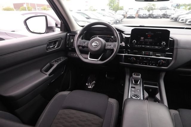 Certified 2025 Nissan Pathfinder SV AWD/4WD image 25