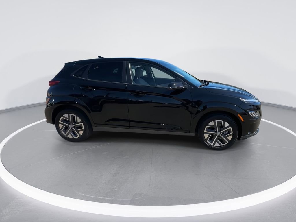 Used 2023 Hyundai Kona Limited w/ Cargo Package FWD image 2