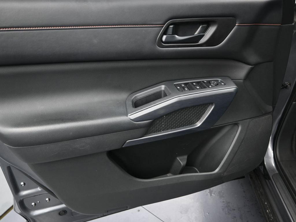 Used 2023 Nissan Pathfinder Rock Creek image 14