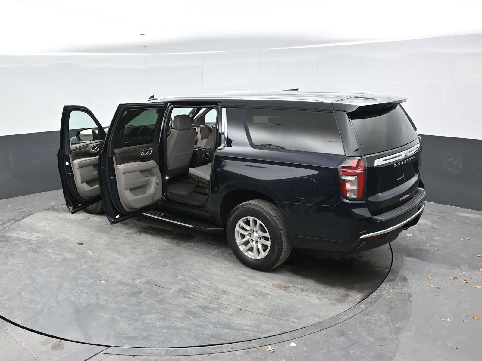 Used 2022 Chevrolet Suburban LS AWD/4WD image 51