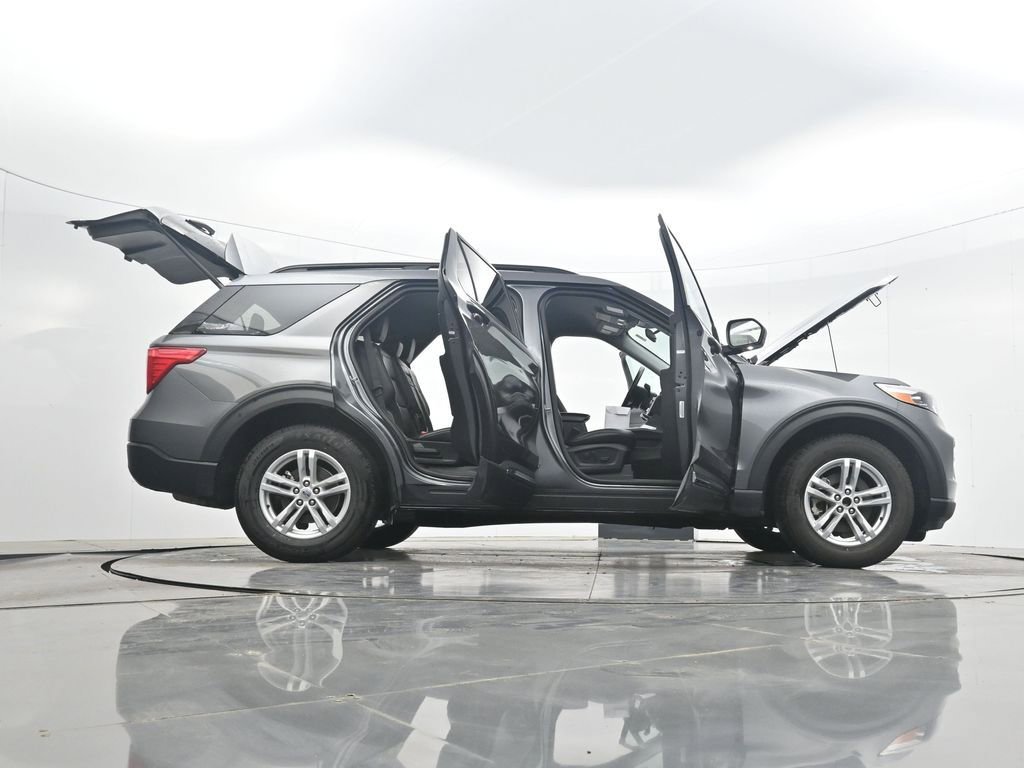 Used 2024 Ford Explorer XLT w/ Equipment Group 202A image 43