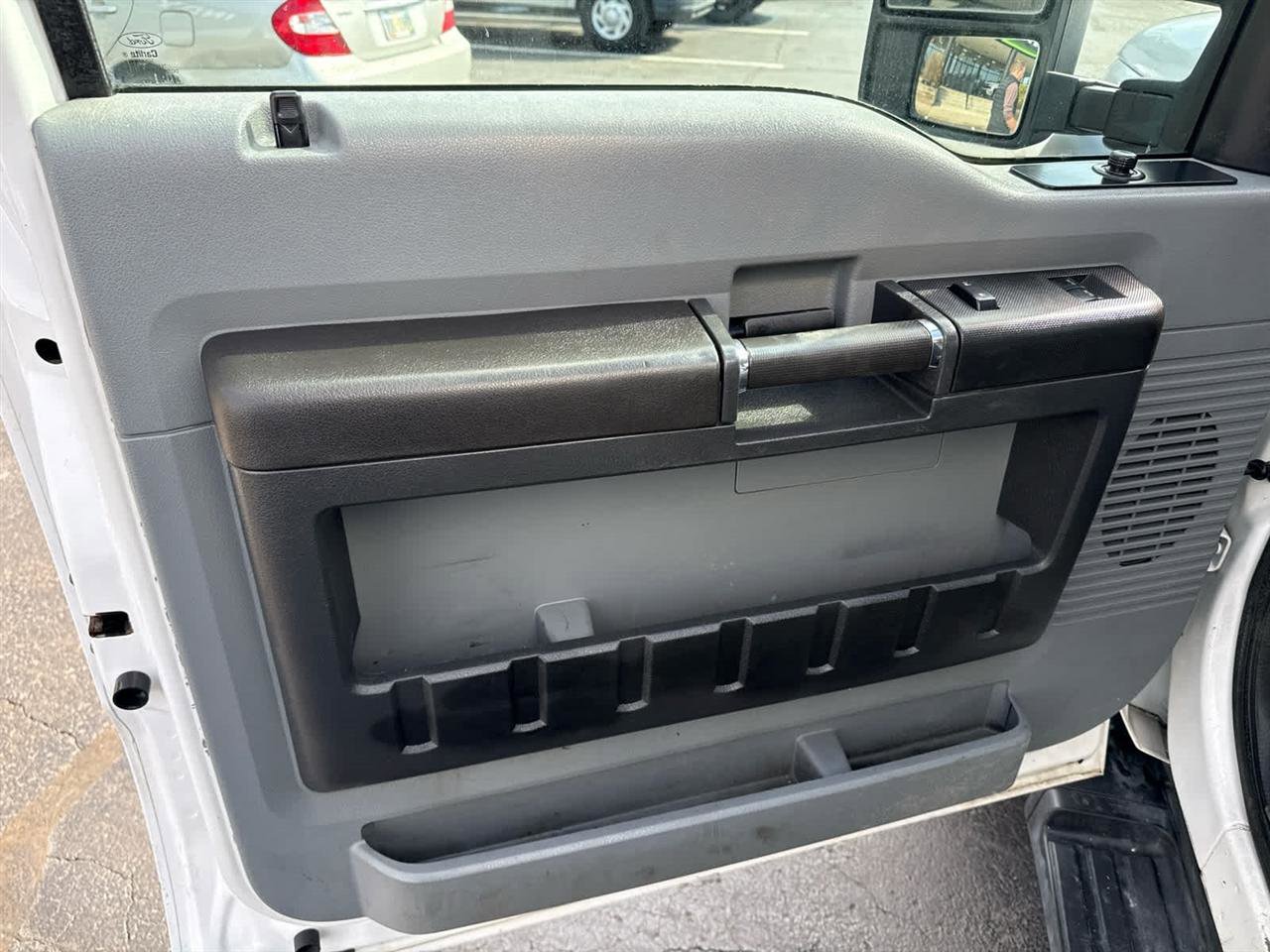 Used 2016 Ford F550 2WD Regular Cab Super Duty image 17