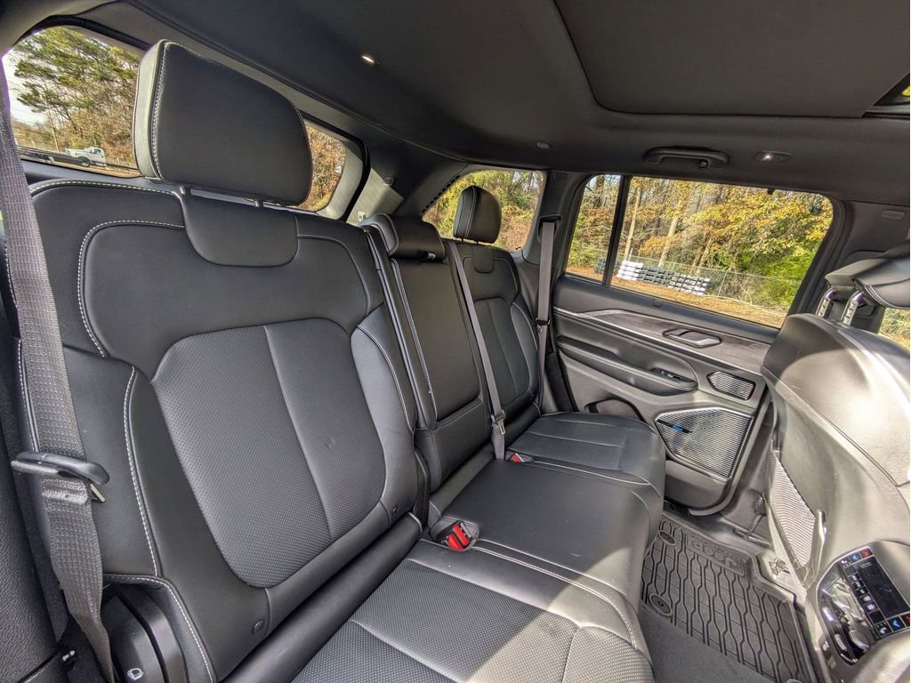 Used 2022 Jeep Grand Cherokee Overland w/ Advanced Protech Group III image 31