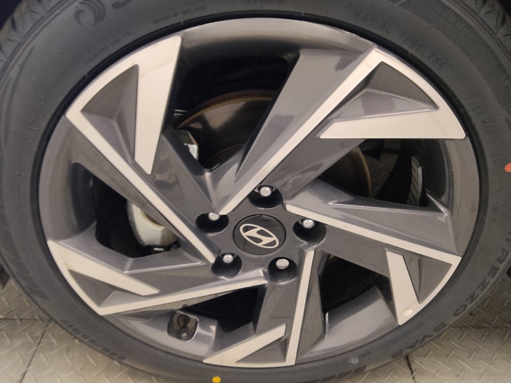 Used 2025 Hyundai Elantra Sport FWD image 31