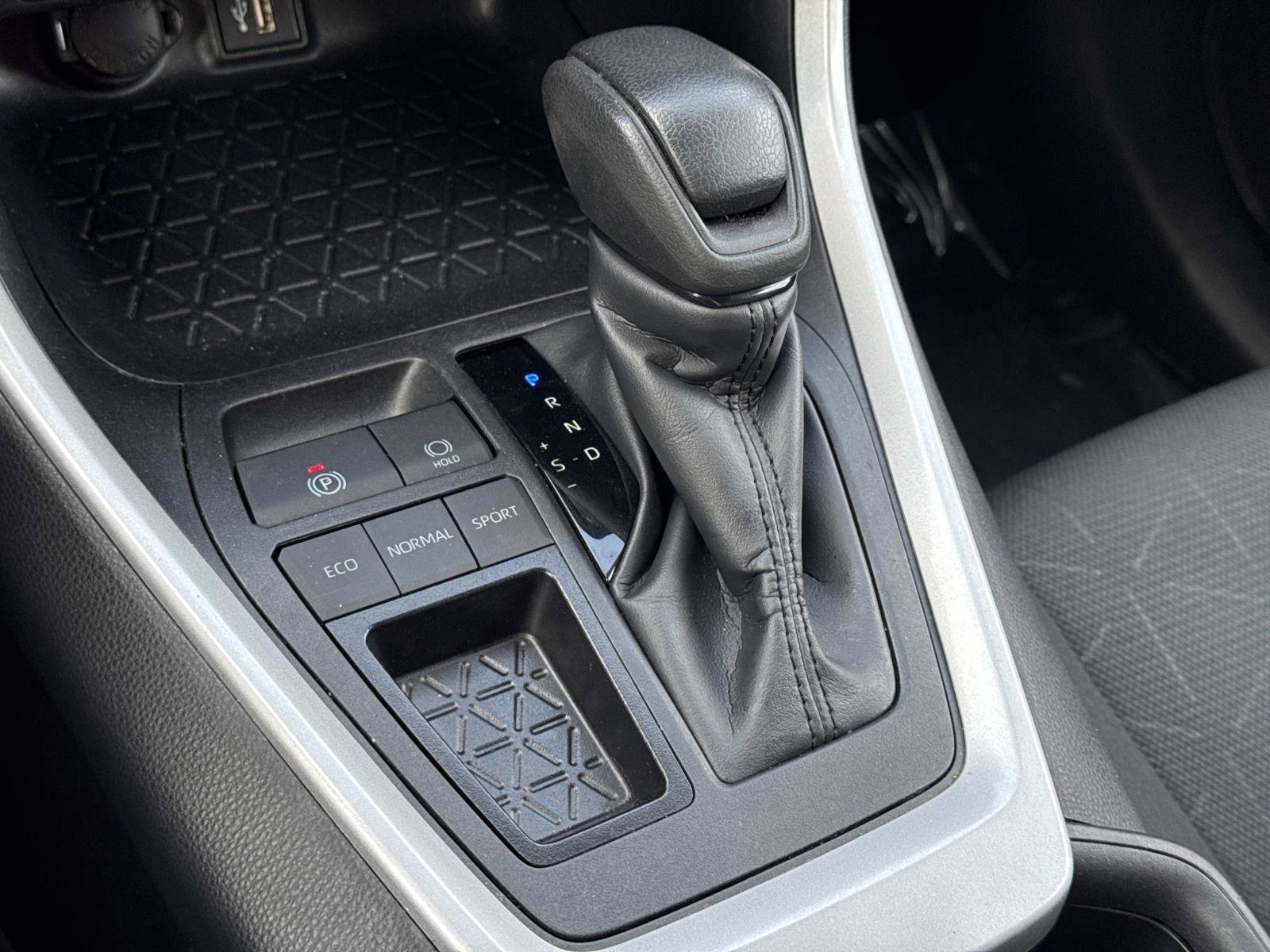 Used 2025 Toyota RAV4 XLE image 16