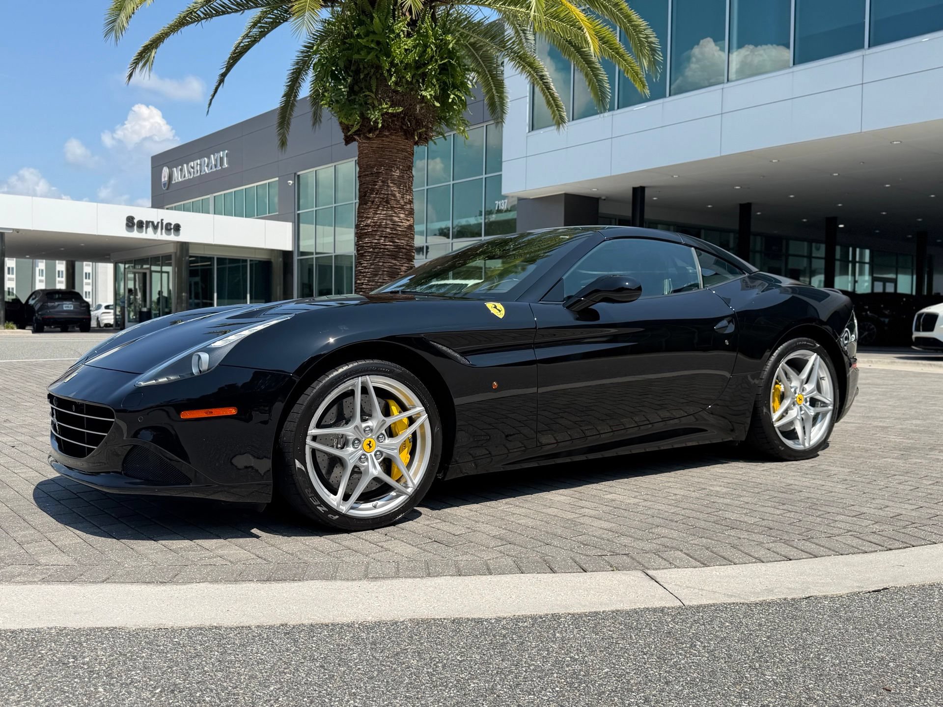 Used 2016 Ferrari California T RWD image 40