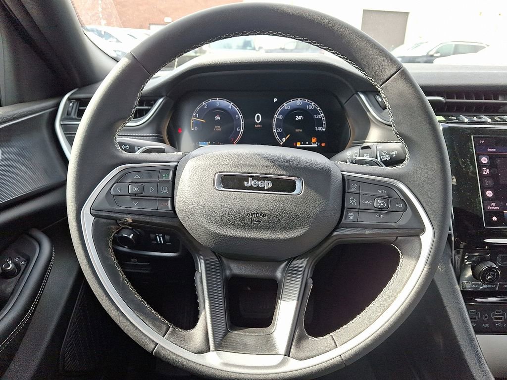 New 2025 Jeep Grand Cherokee L Laredo image 15