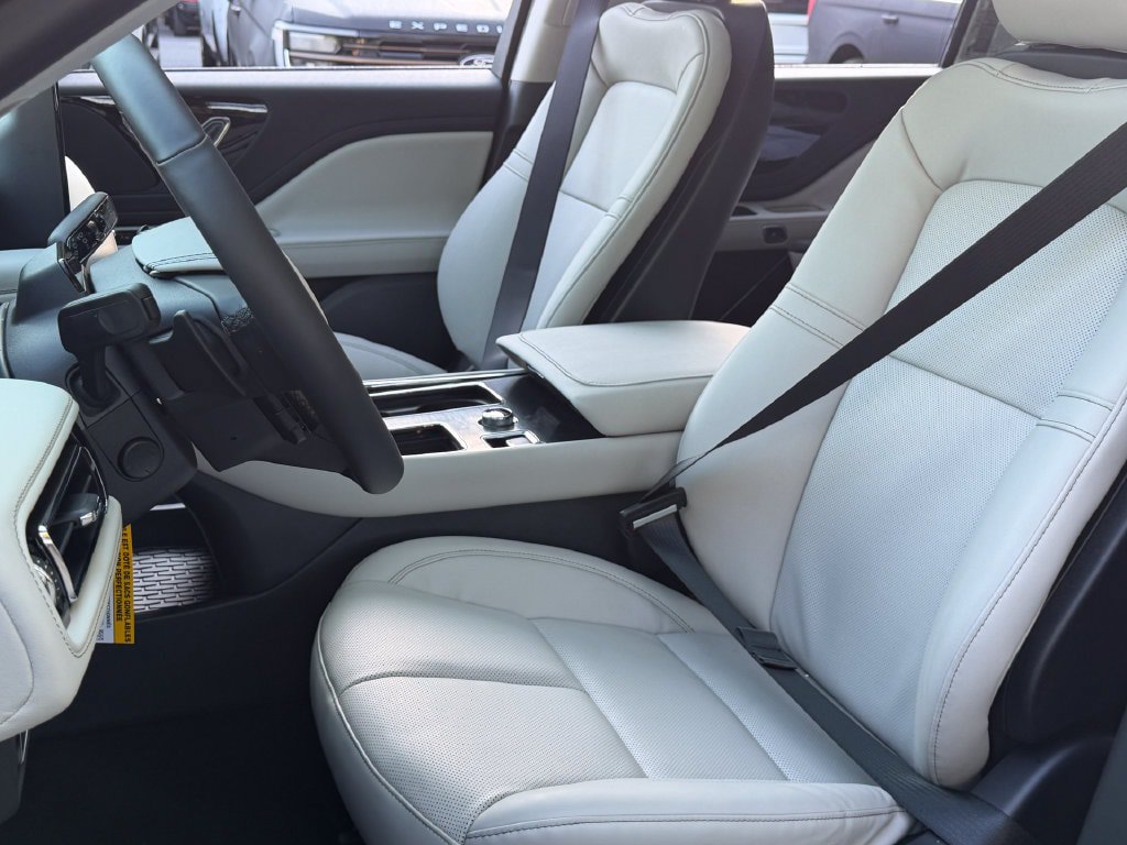 New 2027 Lincoln Aviator AWD w/ Jet Appearance Package image 18