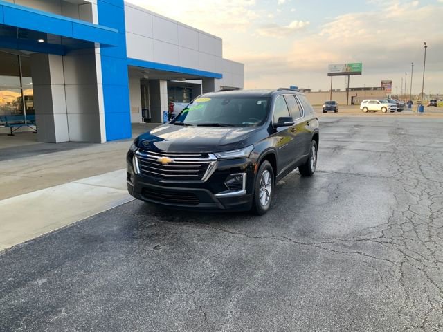 Used 2023 Chevrolet Traverse LT image 2
