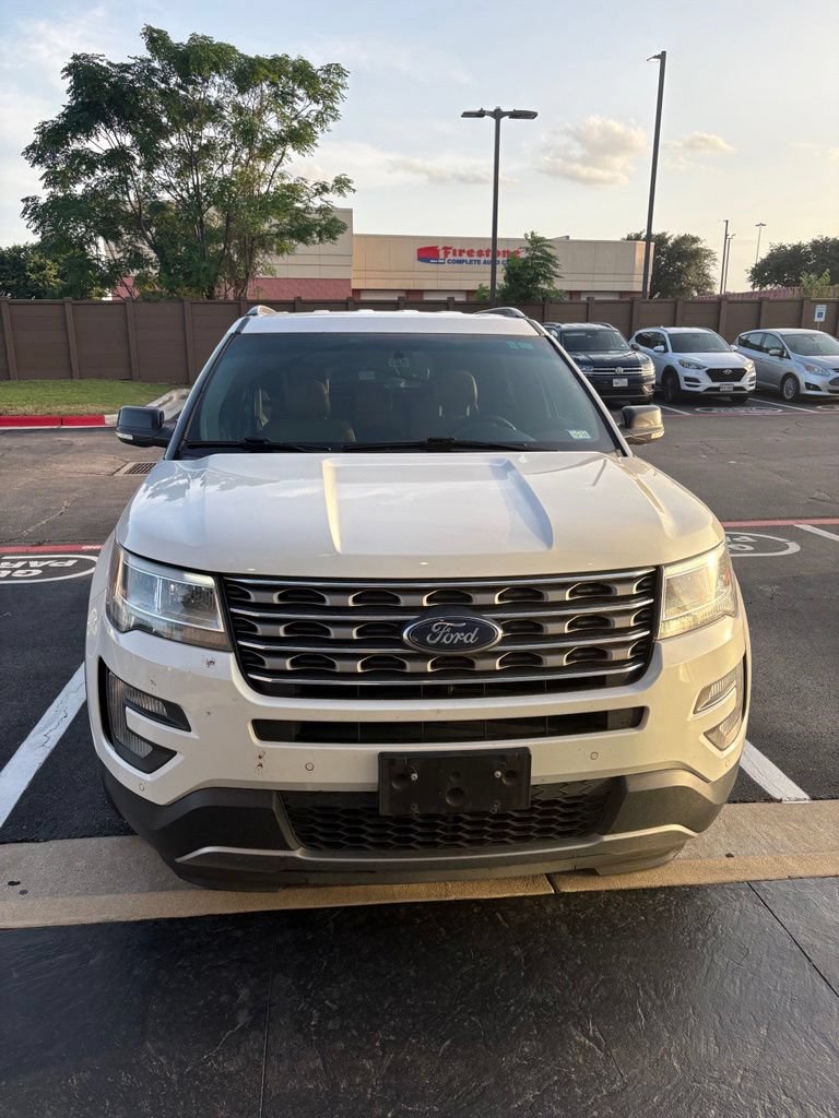 Used 2017 Ford Explorer XLT w/ Equipment Group 202A FWD image 2