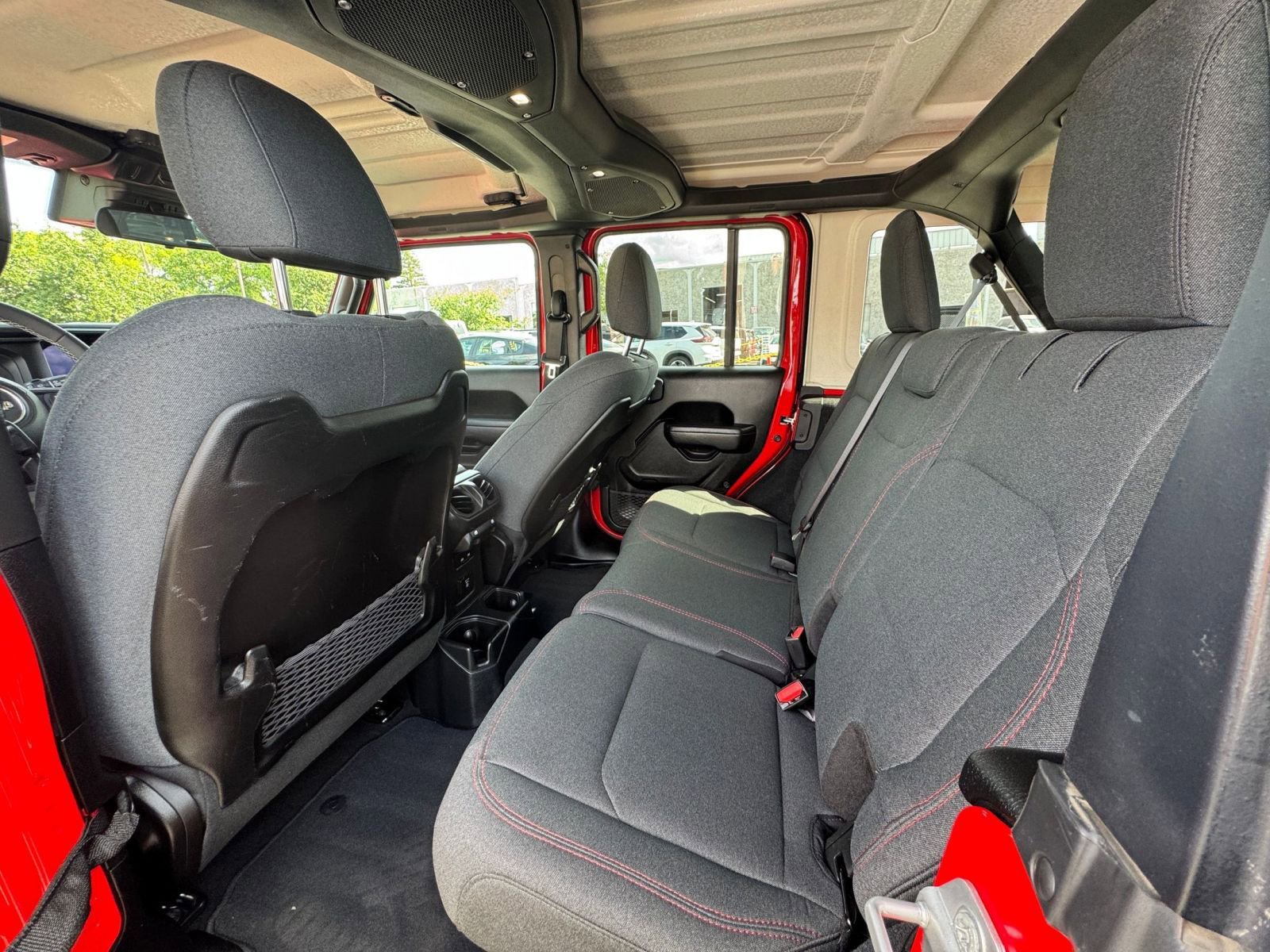 Used 2025 Jeep Wrangler Unlimited Rubicon image 24
