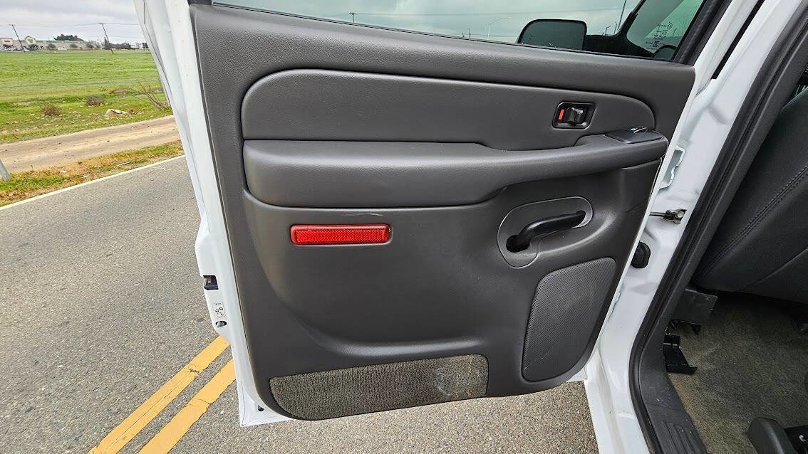 Used 2004 Chevrolet Silverado 2500 LT w/ Skid Plate Package image 34