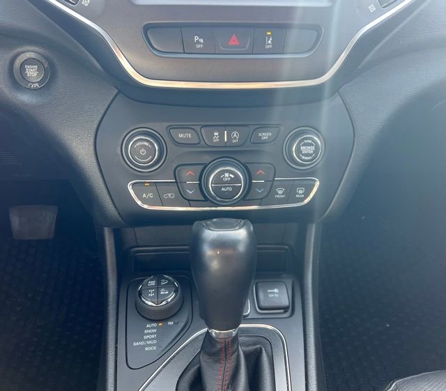 Used 2021 Jeep Cherokee Trailhawk w/ Premium Leather Package image 16