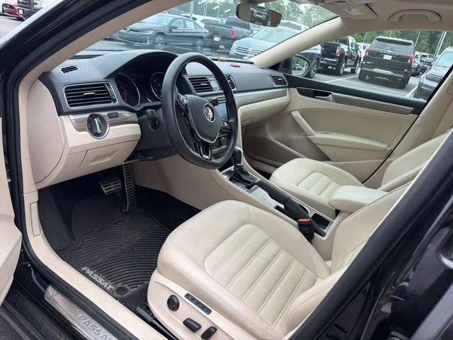 Used 2016 Volkswagen Passat 3.6 SEL Premium FWD image 19