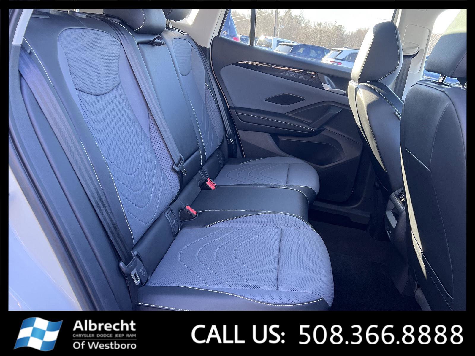 Used 2025 Volkswagen Tiguan SE image 18