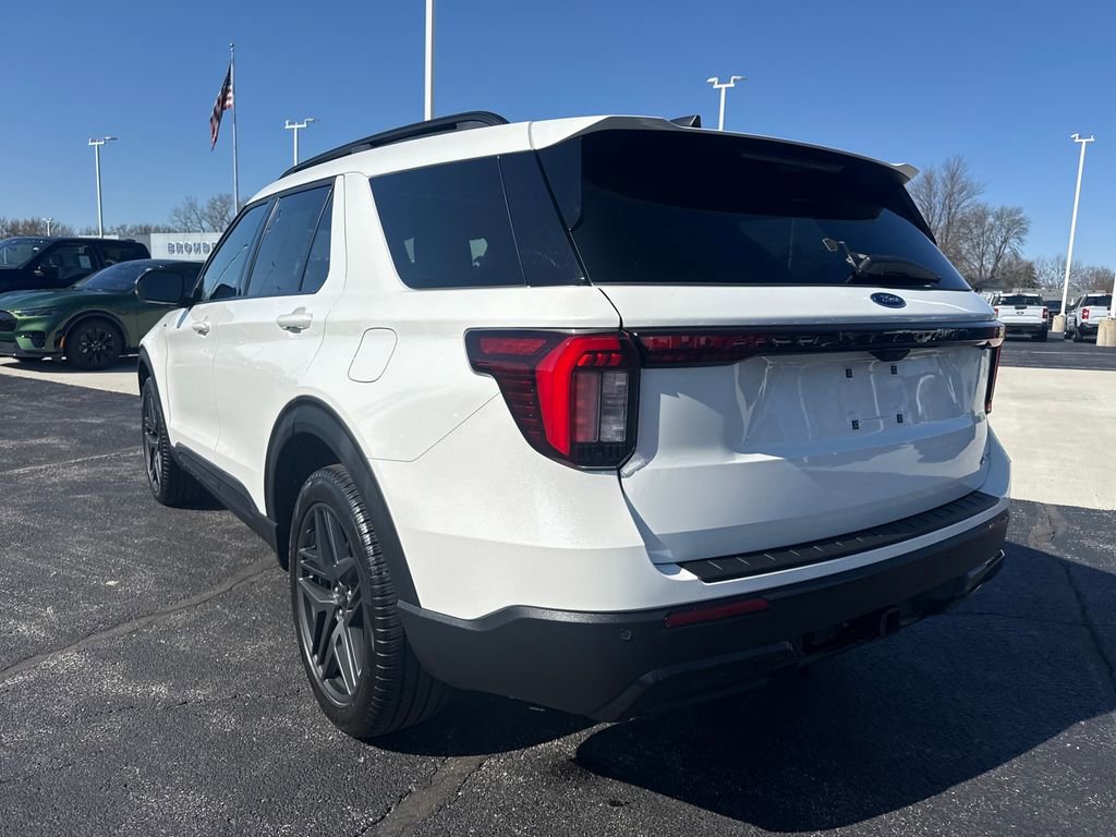 Used 2025 Ford Explorer ST-Line w/ Premium Package AWD/4WD image 8