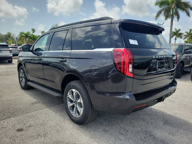 New 2027 Ford Expedition Active RWD image 3