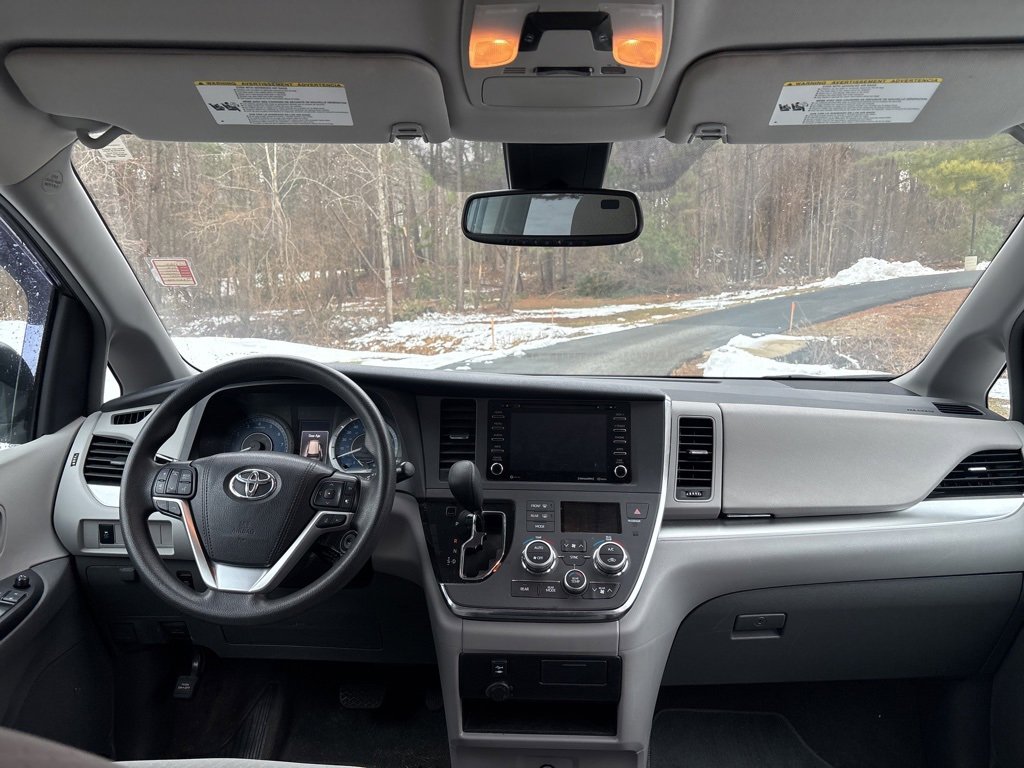 Used 2018 Toyota Sienna LE image 13