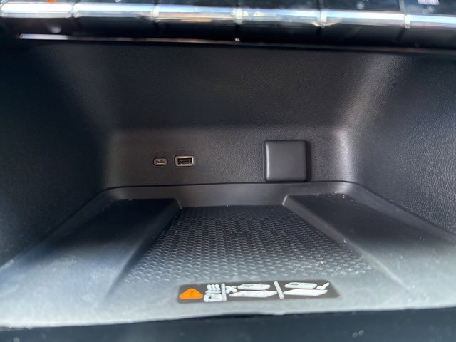 Used 2024 Chevrolet Traverse RS image 22