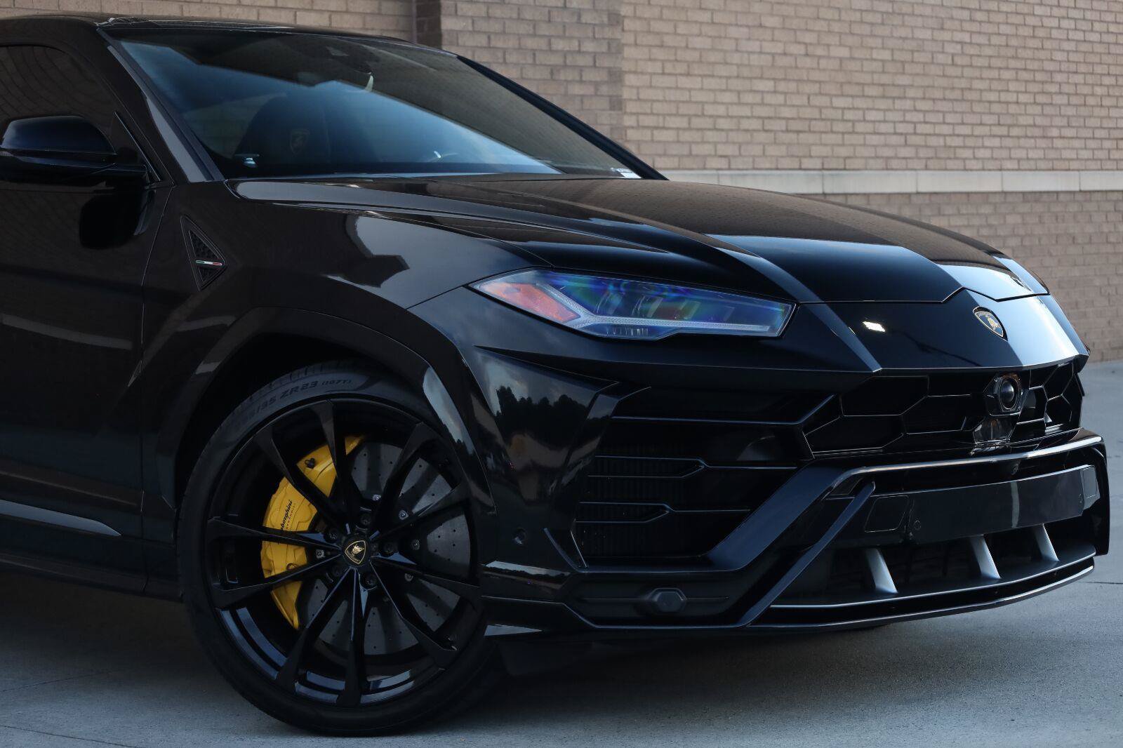 Used 2021 Lamborghini Urus AWD/4WD image 11