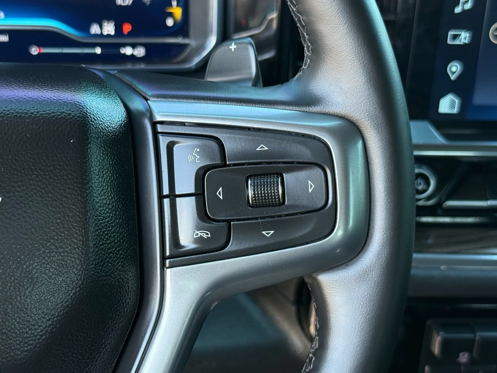 Used 2024 Chevrolet Silverado 1500 LT Trail Boss w/ Convenience Package II AWD/4WD image 18