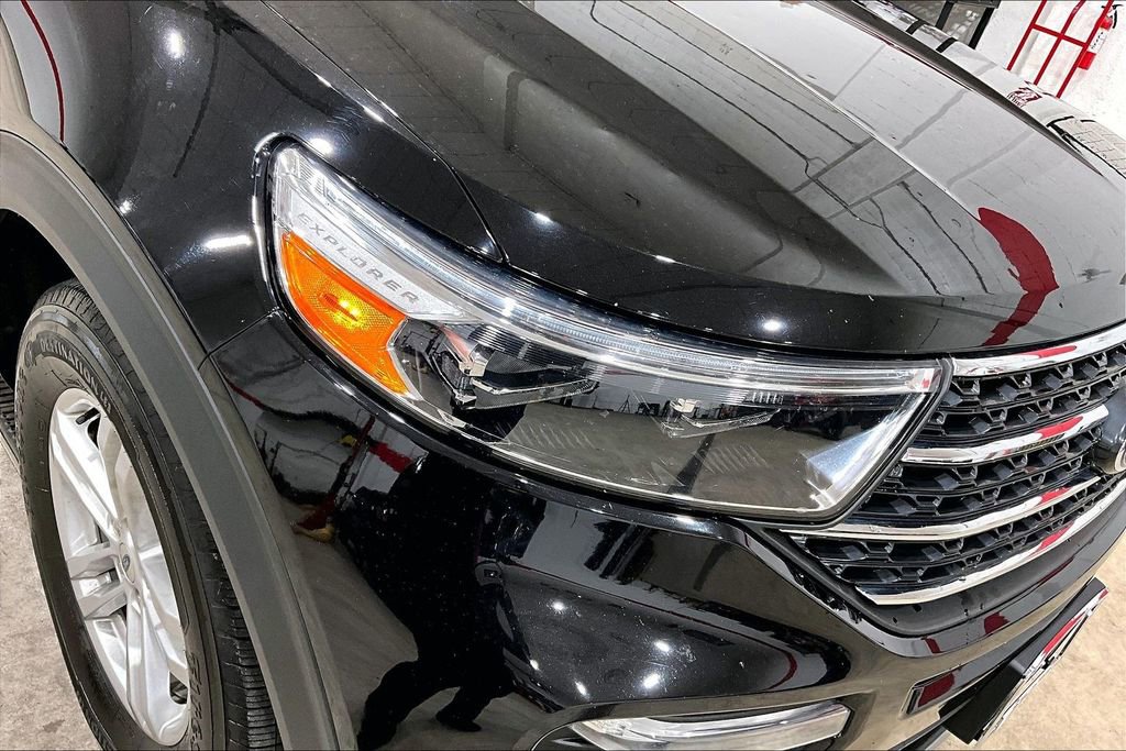 Used 2022 Ford Explorer XLT w/ Equipment Group 202A AWD/4WD image 28