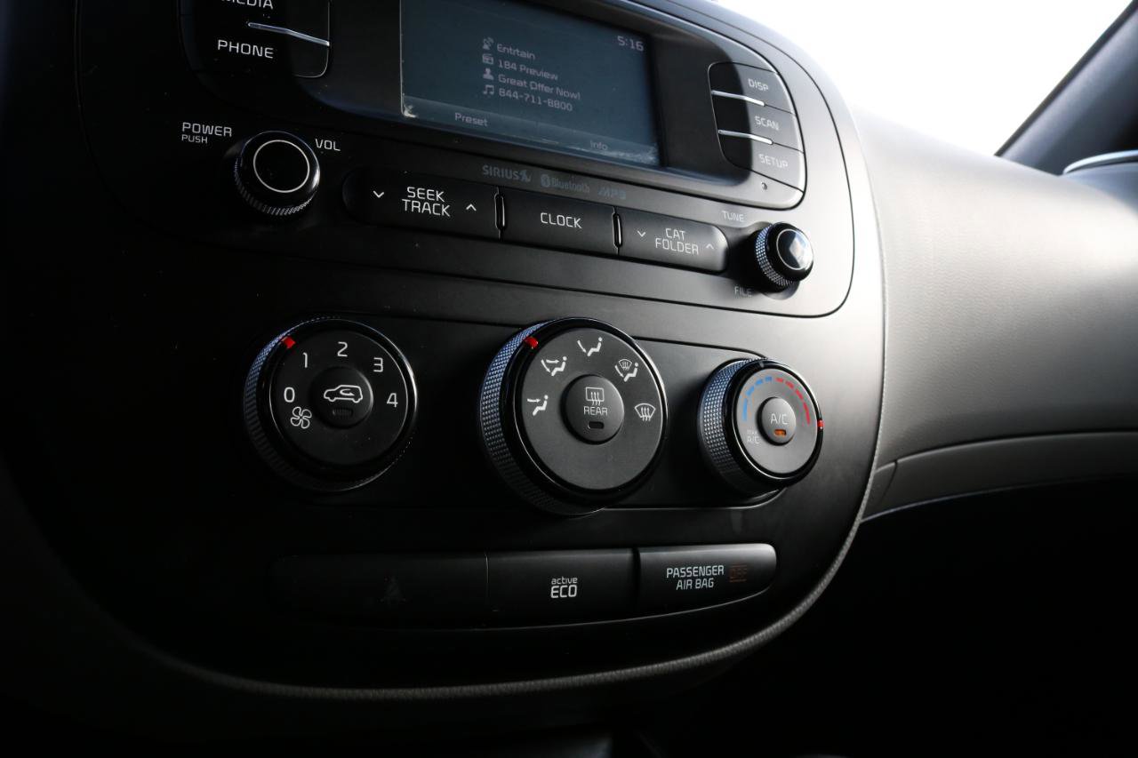 Used 2016 Kia Soul + FWD image 30