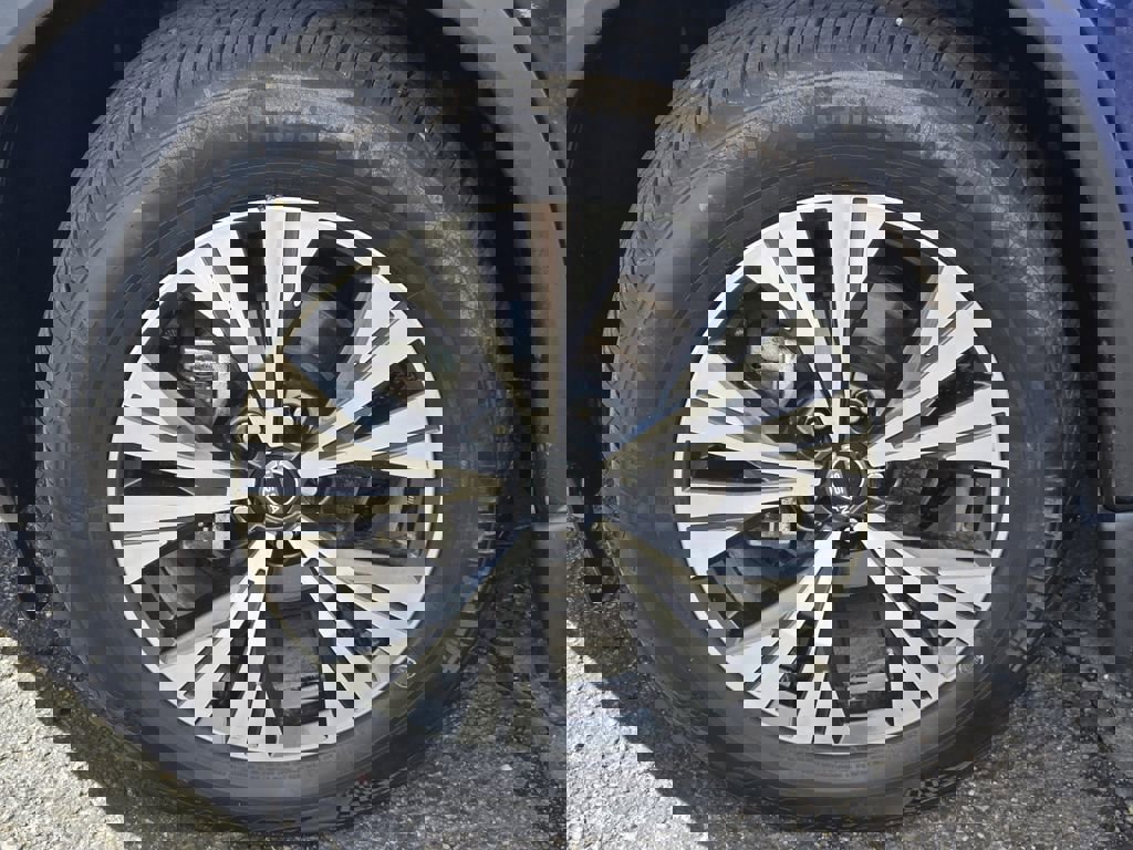 Used 2023 Nissan Rogue SV image 6