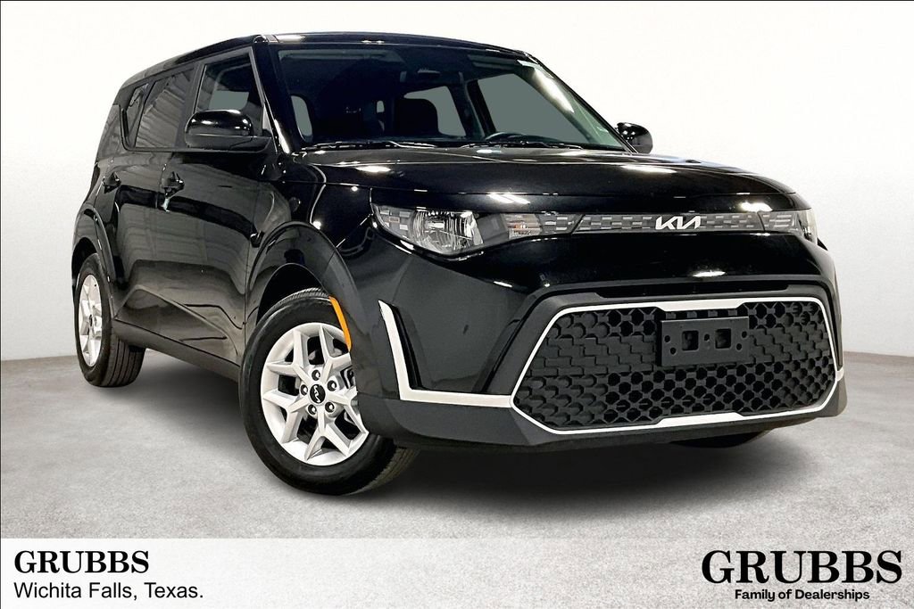 Used 2025 Kia Soul LX image 1