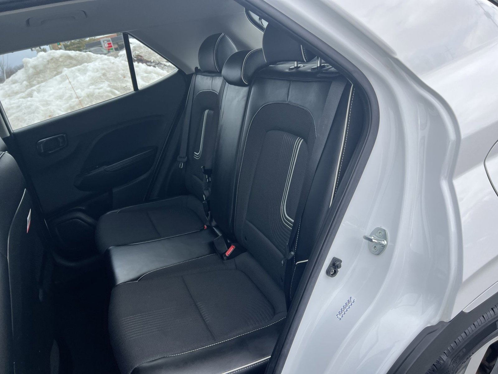 Used 2023 Hyundai Venue Limited image 23