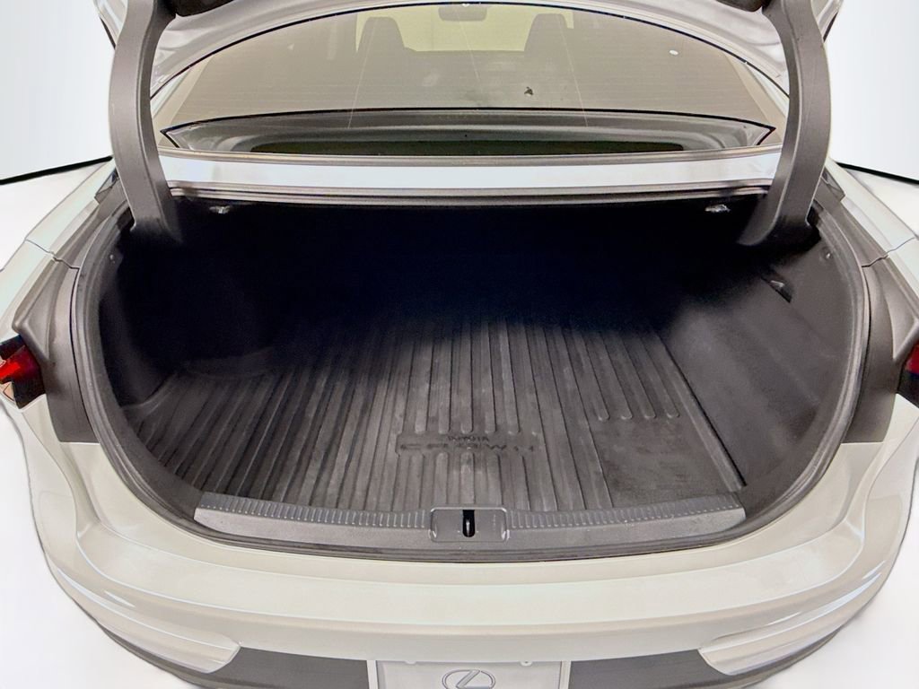 Used 2024 Toyota Crown XLE image 28