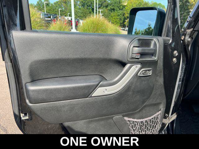 Used 2017 Jeep Wrangler Unlimited Sahara w/ Connectivity Group image 11